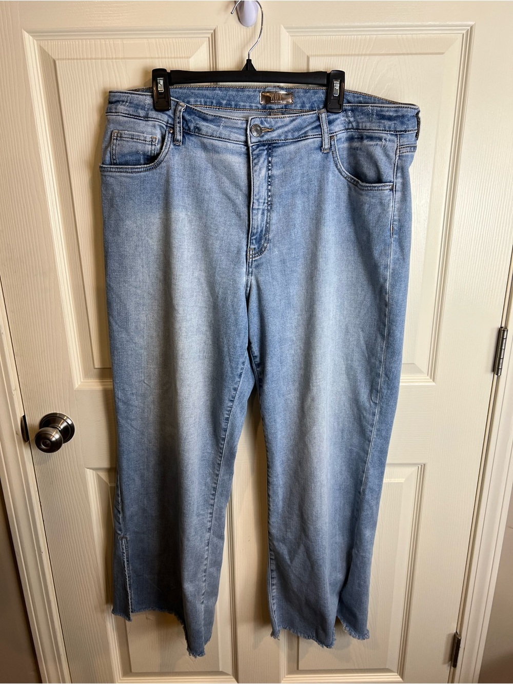 Kut Meg Wide Leg Light Wash wide Leg Jeans 18